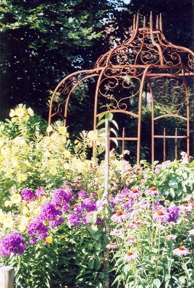 Blühende Blumen im Garten Schneider-Maessen